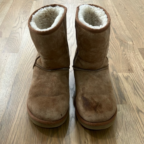 UGG Australia Women’s Brown Genuine Leather Sheepskin Rubber Classic Short Boots - Picture 1 of 10